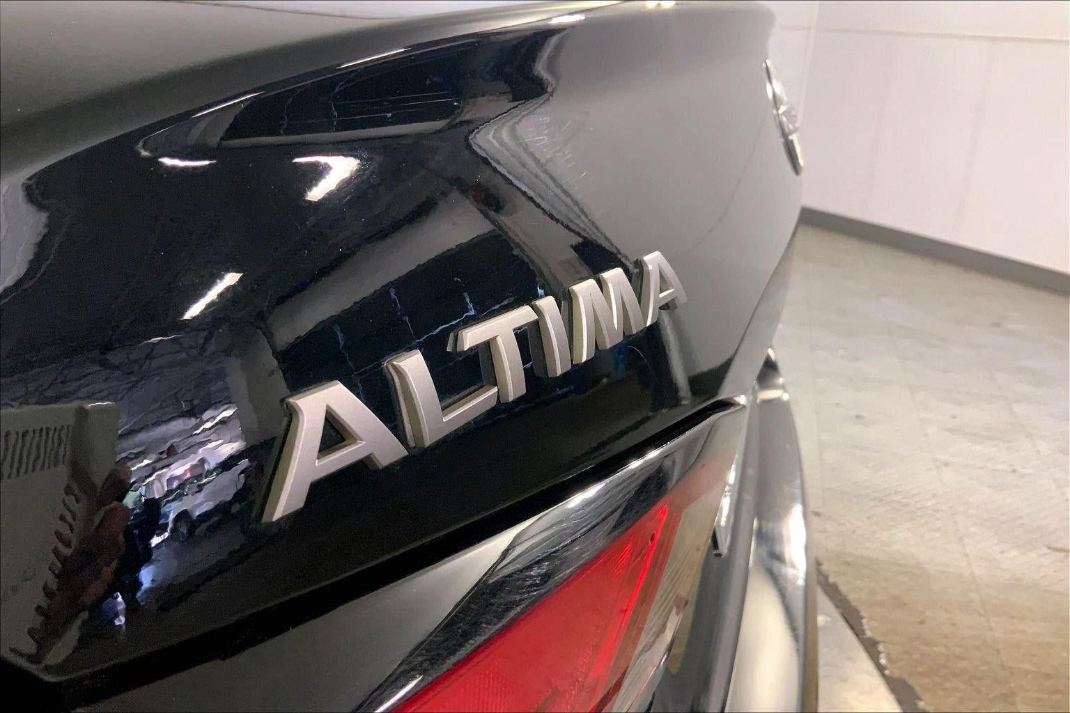 Used 2025 Nissan Altima 2.5 SV FWD image 8