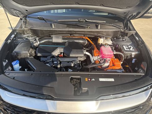 Used 2024 Kia Sportage EX image 9