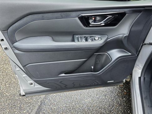 Used 2025 Subaru Forester Limited image 35