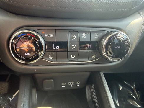 Used 2022 Chevrolet TrailBlazer LT w/ Convenience Package FWD image 20