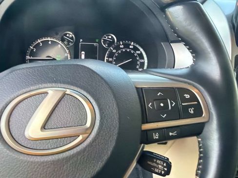 Used 2022 Lexus GX 460 Premium w/ Accessory Package AWD/4WD image 27