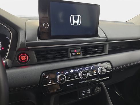 Used 2023 Honda Pilot Touring image 16