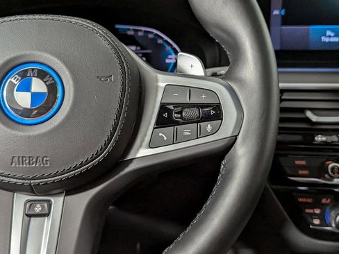 Certified 2023 BMW 530e xDrive w/ Premium Package AWD/4WD image 38