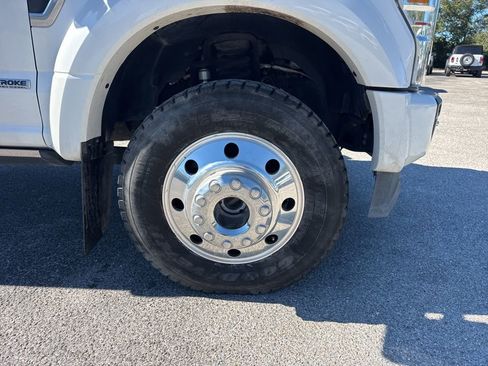 Certified 2020 Ford F450 Platinum w/ FX4 Off-Road Package image 9