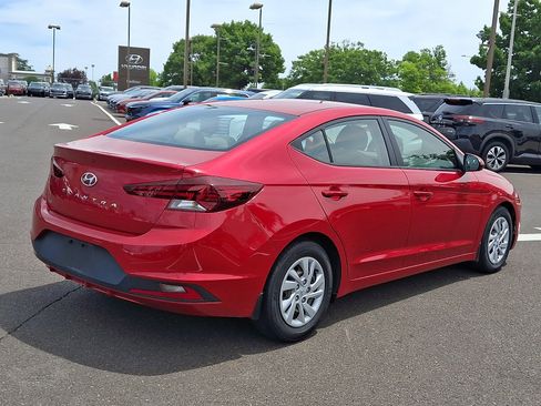 Used 2020 Hyundai Elantra SE w/ Winter Weather Package FWD image 5