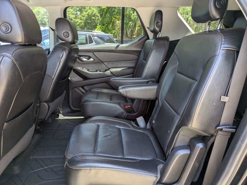 Used 2018 Chevrolet Traverse LT FWD image 8