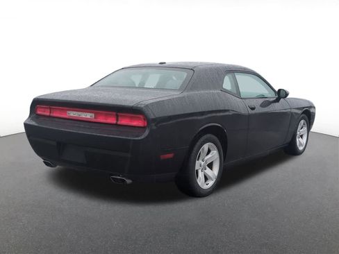 Used 2014 Dodge Challenger SXT image 6