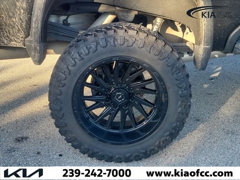 Used 2022 Chevrolet Silverado 2500 LTZ w/ LTZ Plus Package AWD/4WD image 7