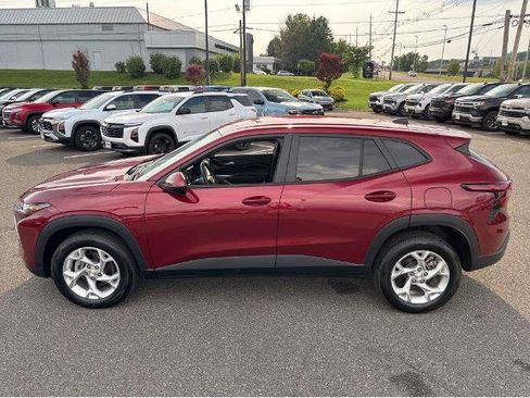 Used 2024 Chevrolet Trax LS w/ LS Convenience Package FWD image 15