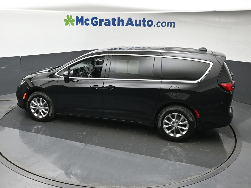 Used 2026 Chrysler Pacifica Limited AWD/4WD image 24