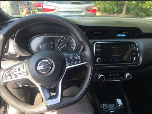 Used 2020 Nissan Kicks SV image 26