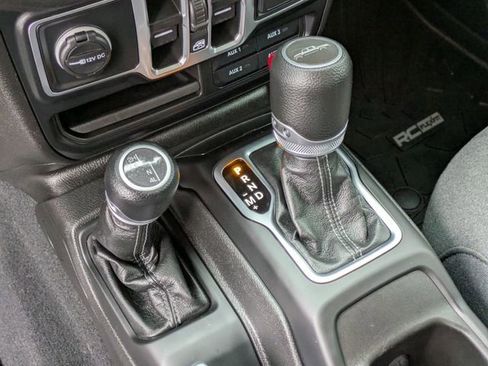 Certified 2024 Jeep Gladiator Sport AWD/4WD image 19