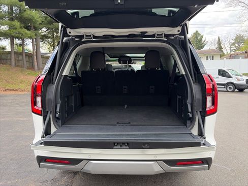 Used 2025 Ford Expedition Max Platinum w/ Platinum Ultimate Package AWD/4WD image 8