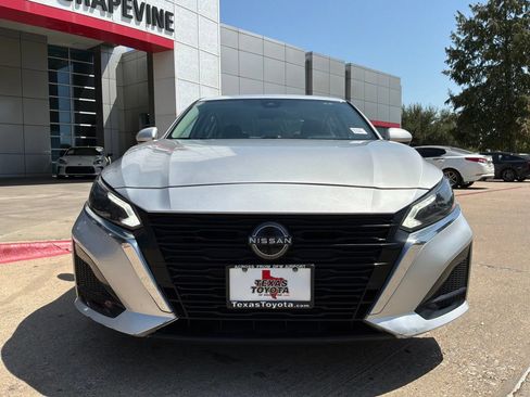 Used 2023 Nissan Altima 2.5 SV FWD image 3