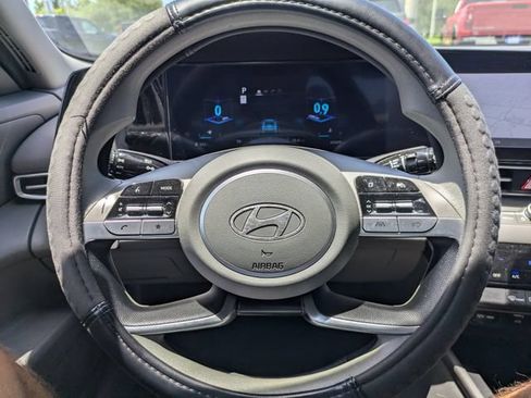 Used 2024 Hyundai Elantra SEL FWD image 26