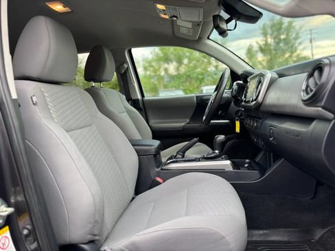 Used 2020 Toyota Tacoma SR5 AWD/4WD image 22