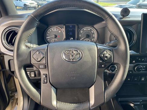Used 2017 Toyota Tacoma TRD Sport AWD/4WD image 31