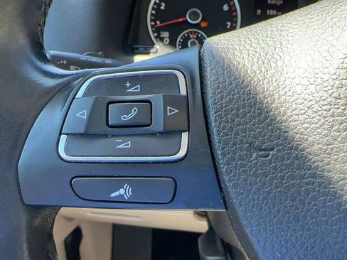 Used 2016 Volkswagen Tiguan S image 41