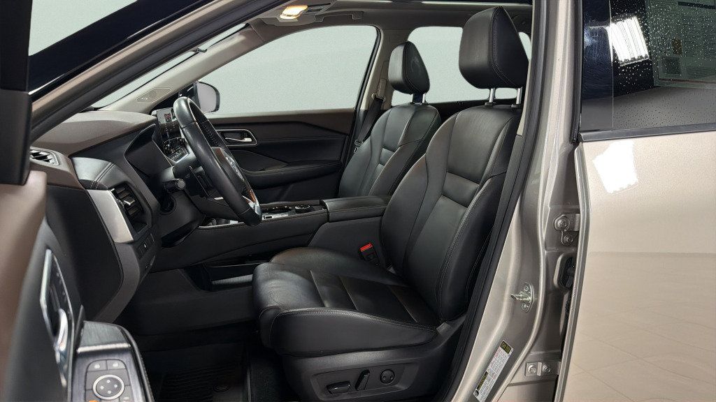 Used 2021 Nissan Rogue SL w/ Premium Package AWD/4WD image 17