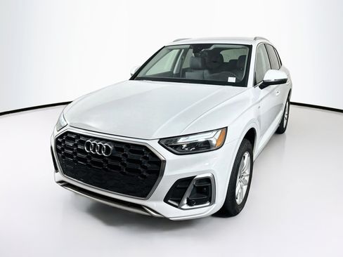 Used 2024 Audi Q5 2.0T Premium w/ Convenience Package AWD/4WD image 3