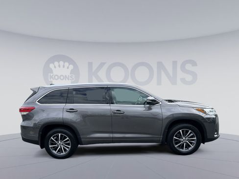 Used 2018 Toyota Highlander XLE AWD/4WD image 8