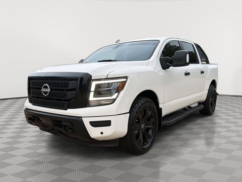 Used 2024 Nissan Titan SV image 4