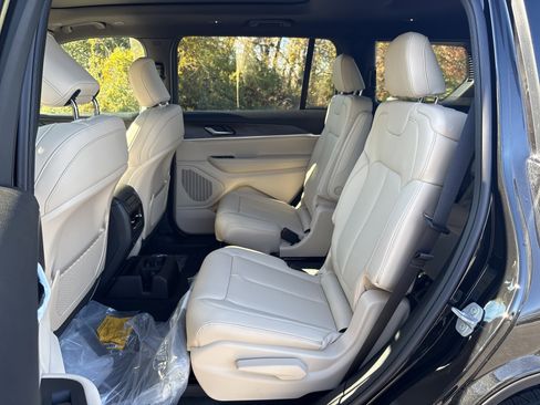 New 2025 Jeep Grand Cherokee L Limited image 18