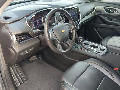 Used 2021 Chevrolet Traverse LT image 10
