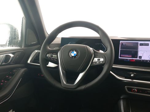 New 2025 BMW X5 xDrive40i w/ Parking Assistance Package image 14