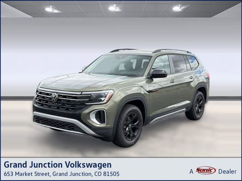 New 2026 Volkswagen Atlas Peak Edition AWD/4WD image 1