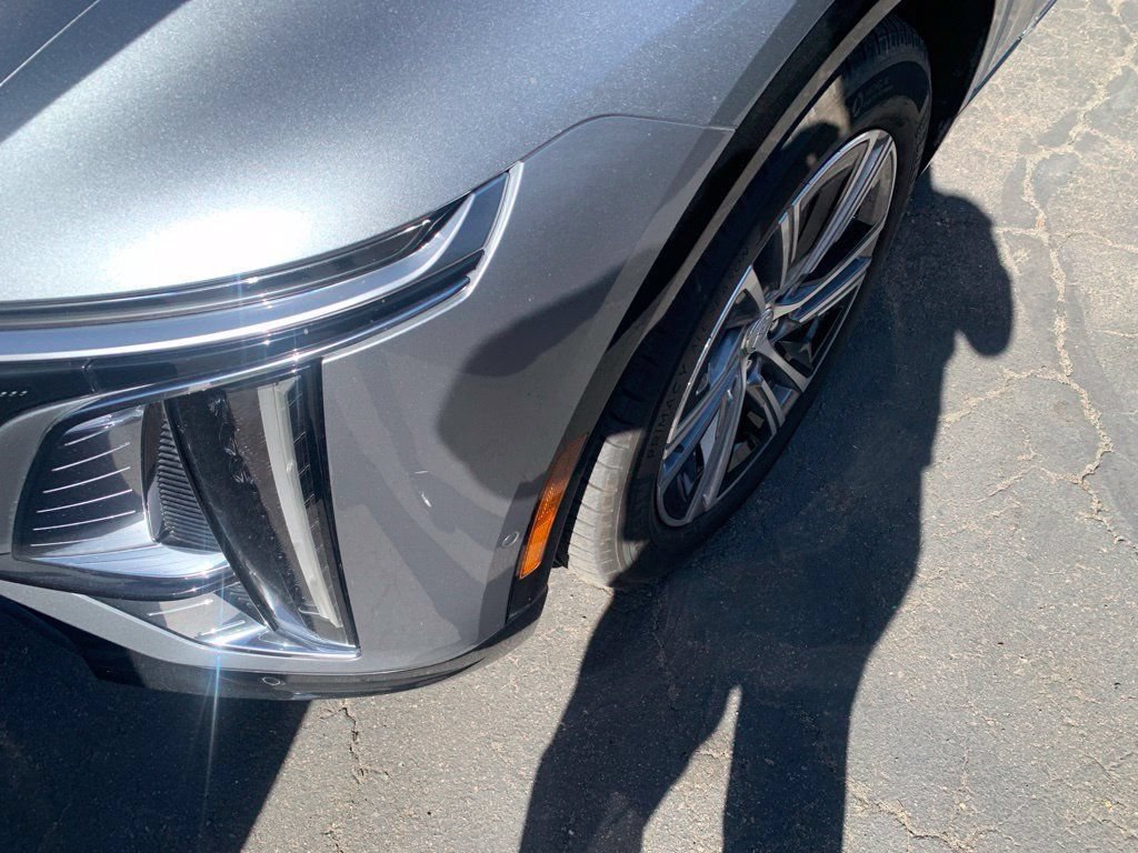 Used 2024 Cadillac Lyriq Luxury AWD/4WD image 2