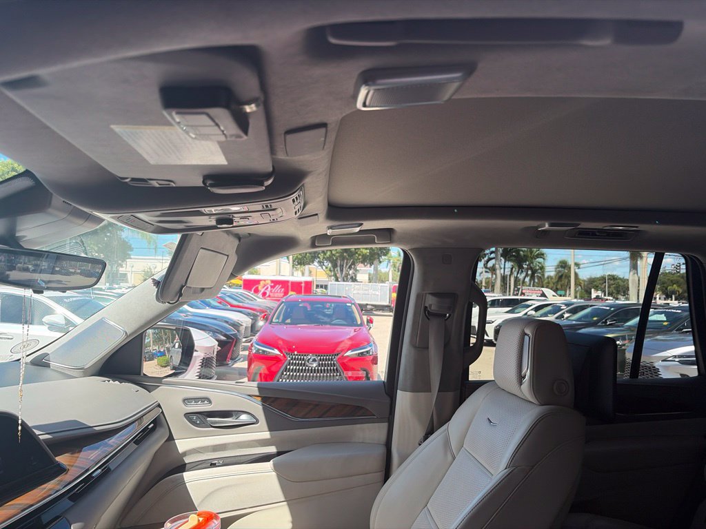 Used 2024 Cadillac Escalade Premium Luxury Platinum AWD/4WD image 15