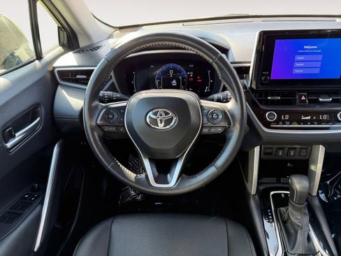 Used 2024 Toyota Corolla Cross XLE image 17