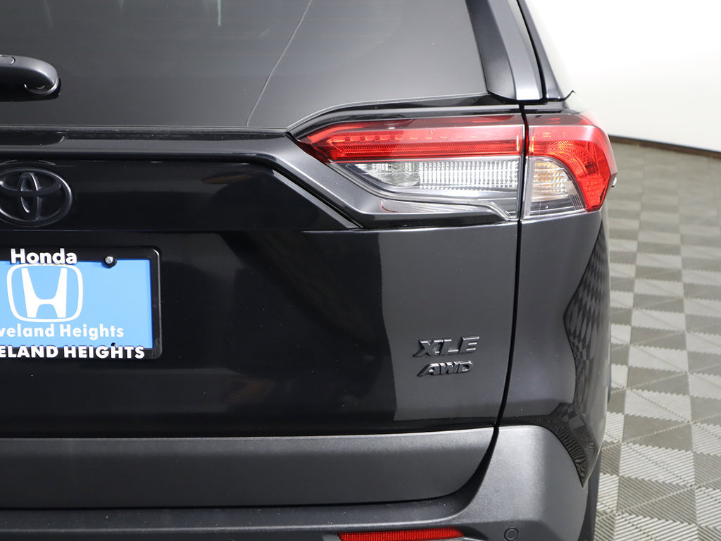Used 2021 Toyota RAV4 XLE Premium AWD/4WD image 16