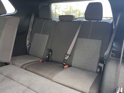 Used 2025 GMC Acadia Elevation image 13