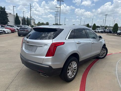 Used 2018 Cadillac XT5 FWD image 3