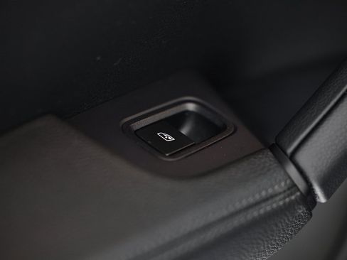 Certified 2024 Porsche Cayenne image 25