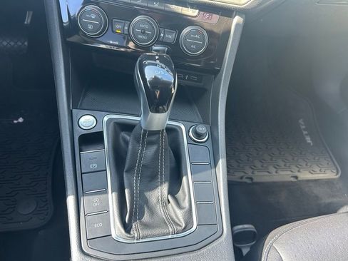 Used 2023 Volkswagen Jetta SE FWD image 59