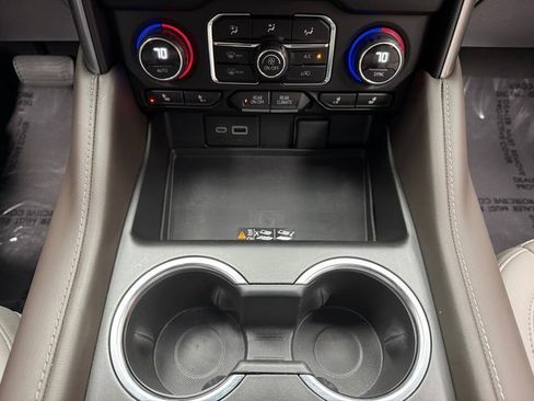 Used 2024 Chevrolet Suburban Z71 w/ Luxury Package image 18