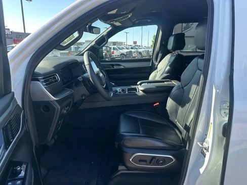 Used 2025 Jeep Wagoneer L 4WD image 22