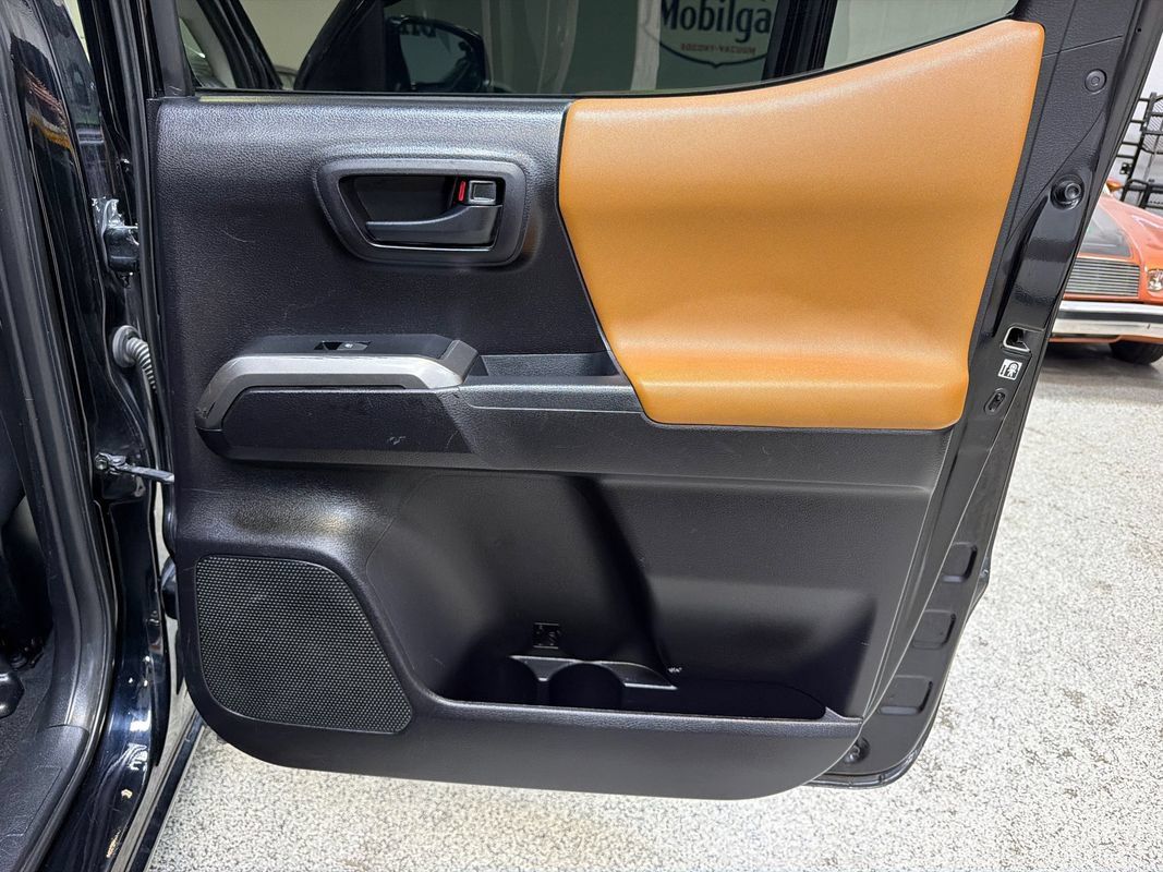 Used 2020 Toyota Tacoma SR5 RWD image 42