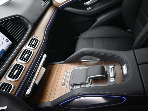 New 2026 Mercedes-Benz GLS 580 4MATIC image 15