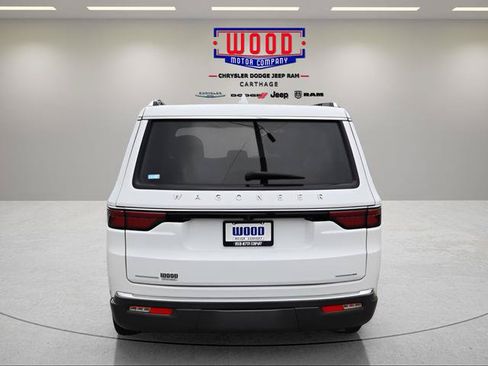 Used 2022 Jeep Wagoneer Series III AWD/4WD image 4