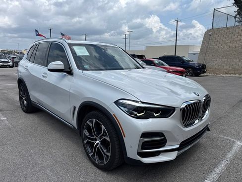 Certified 2022 BMW X5 xDrive40i w/ Parking Assistance Package AWD/4WD image 4