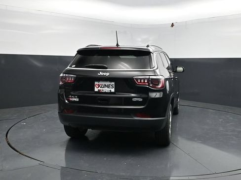Used 2024 Jeep Compass Latitude AWD/4WD image 7