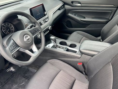Used 2025 Nissan Altima 2.5 SV FWD image 7