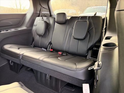 New 2026 Chrysler Pacifica Select AWD/4WD image 9