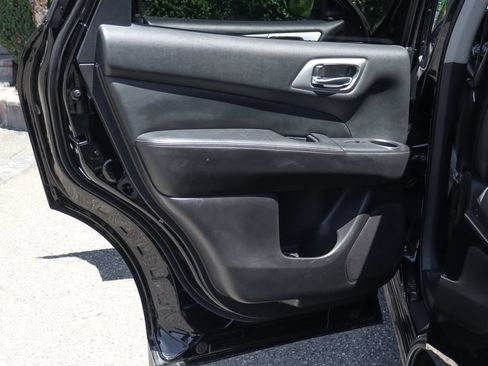 Used 2019 Nissan Pathfinder SL FWD image 42