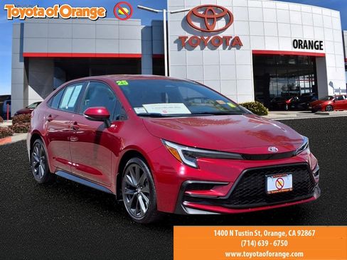 Certified 2025 Toyota Corolla SE FWD image 1