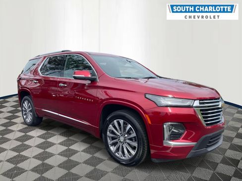 Used 2023 Chevrolet Traverse Premier FWD image 3